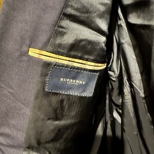 48L Burberry spot coat